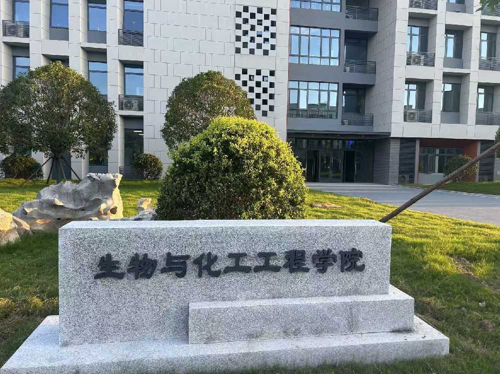 海沧区扬州职业大学体育场高杆灯项目